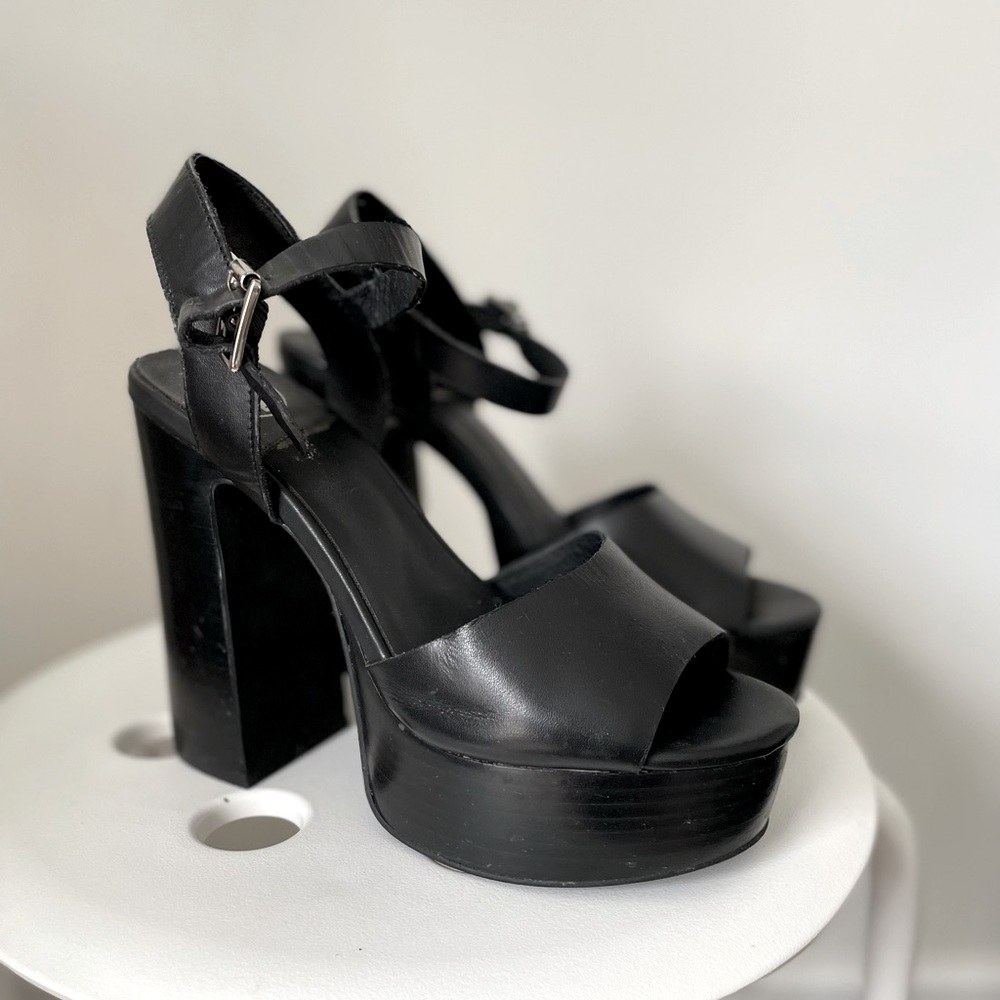 B2 lightly worn platform heels